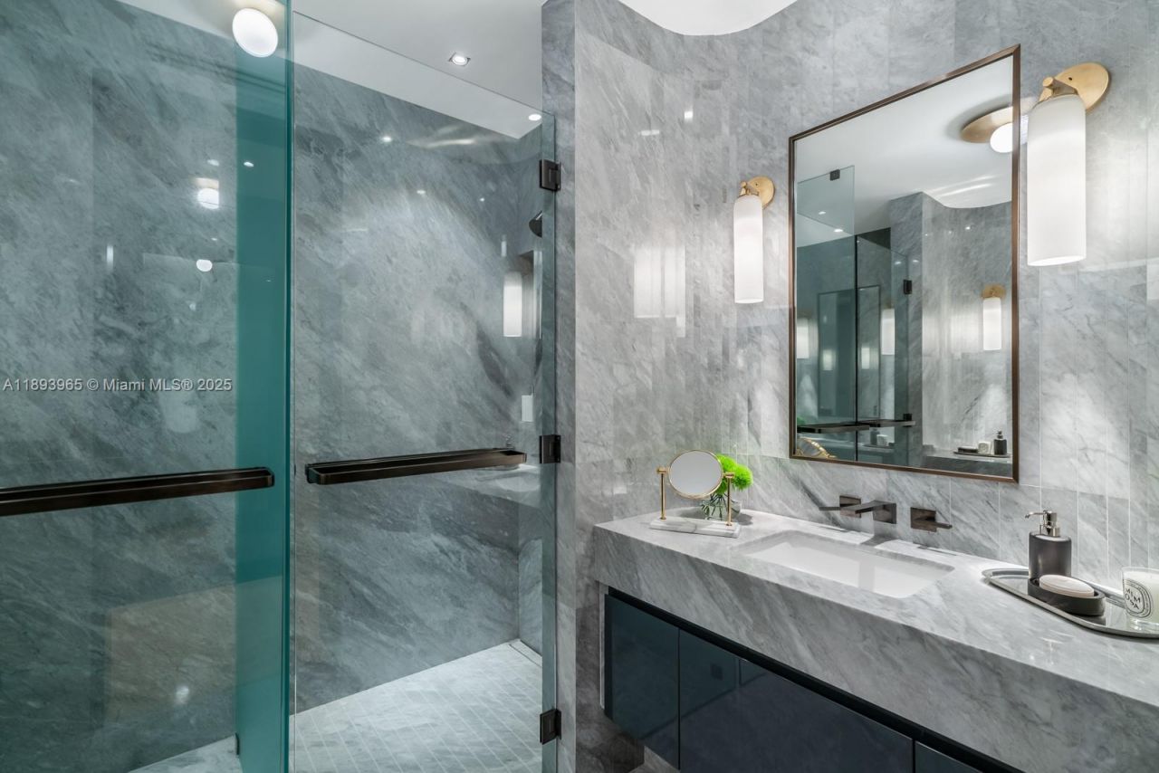 300 N Biscayne Blvd, Unit 7803, Miami, FL 33132 Photo