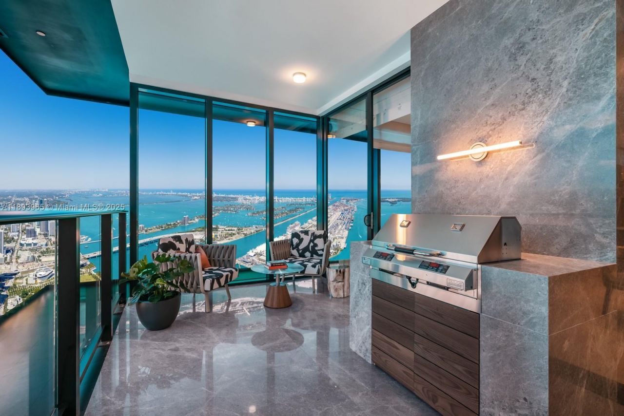 300 N Biscayne Blvd, Unit 7803, Miami, FL 33132 Photo