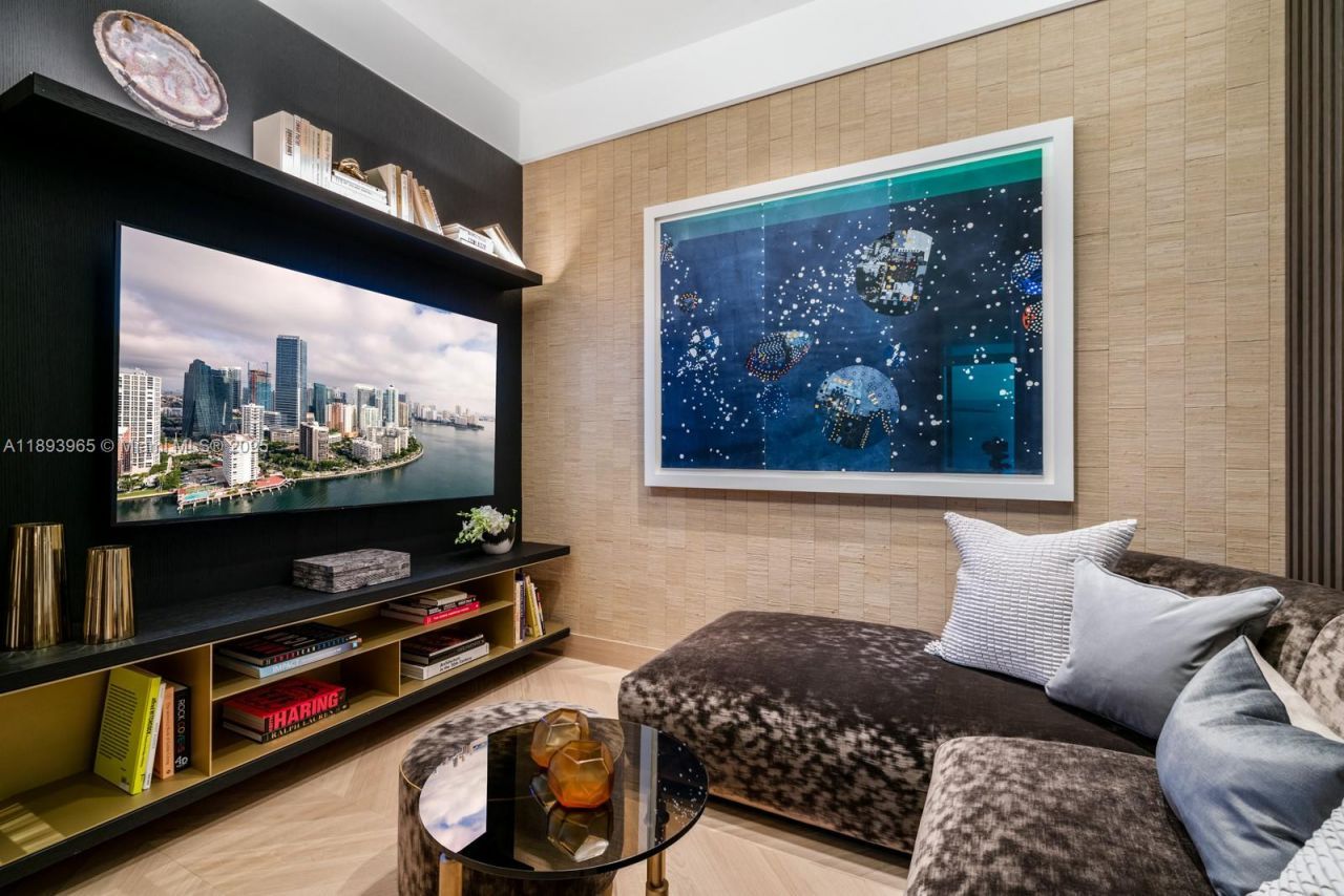 300 N Biscayne Blvd, Unit 7803, Miami, FL 33132 Photo