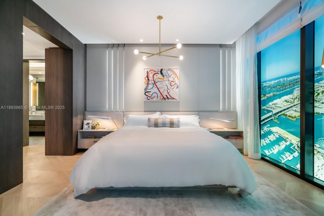 300 N Biscayne Blvd, Unit 7803, Miami, FL 33132 Photo