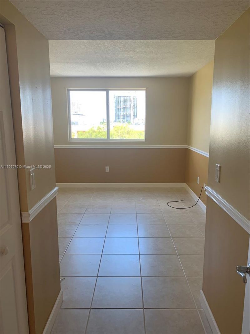 201 Golden Isles Dr, Unit 510, Hallandale Beach, FL 33009 Photo
