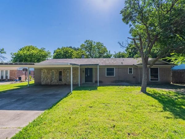 1011 John Reagan Street, Benbrook, TX 76126