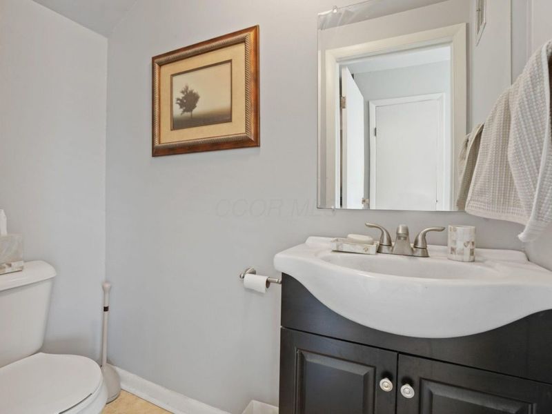 1594 Lafayette Drive, Columbus, OH 43220 Photo 12