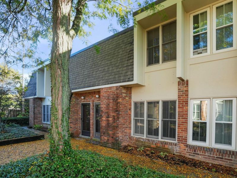 1594 Lafayette Drive, Columbus, OH 43220 Photo 2