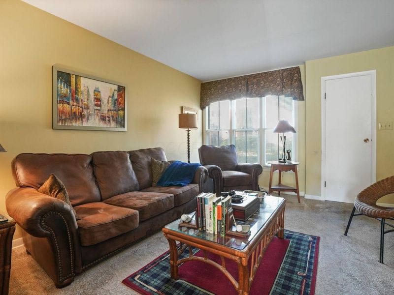 1594 Lafayette Drive, Columbus, OH 43220 Photo 3