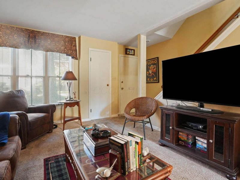 1594 Lafayette Drive, Columbus, OH 43220 Photo 4