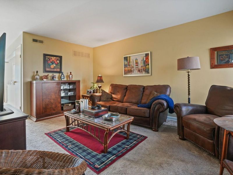 1594 Lafayette Drive, Columbus, OH 43220 Photo 5