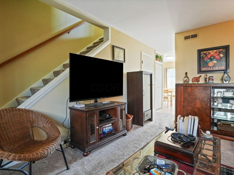 1594 Lafayette Drive, Columbus, OH 43220 Photo 6