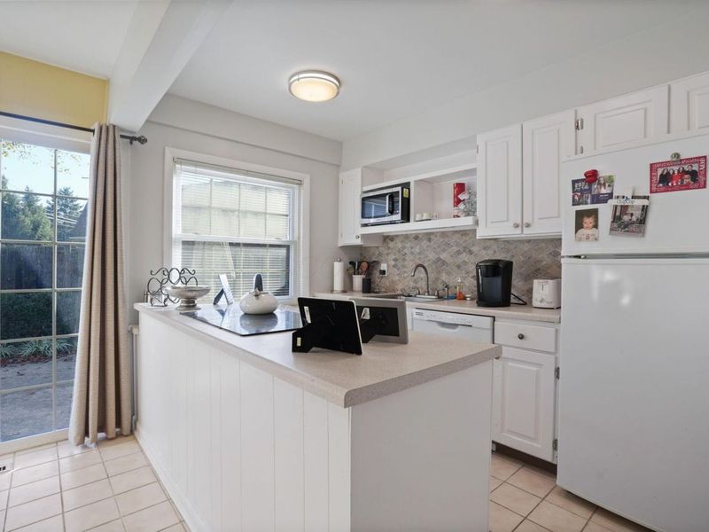 1594 Lafayette Drive, Columbus, OH 43220 Photo 7