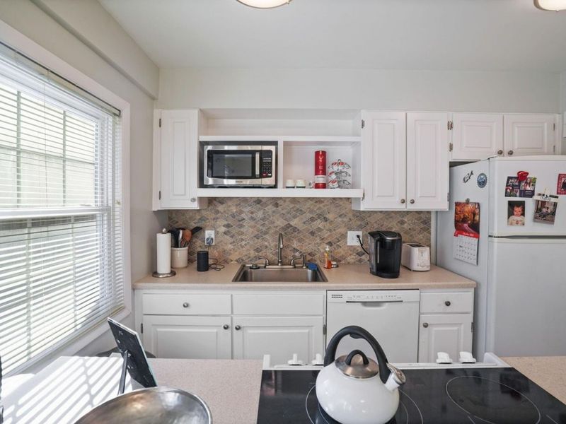 1594 Lafayette Drive, Columbus, OH 43220 Photo 8