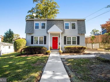 6908 BARRETT, FALLS CHURCH, VA 22042