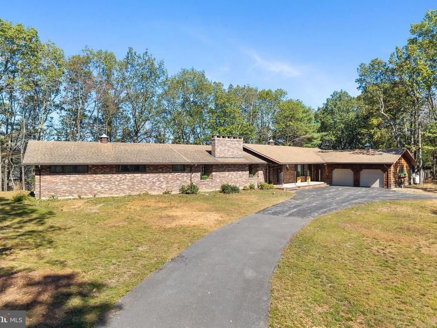 322 Manor Lane E, Lehighton, PA 18235 Main Photo