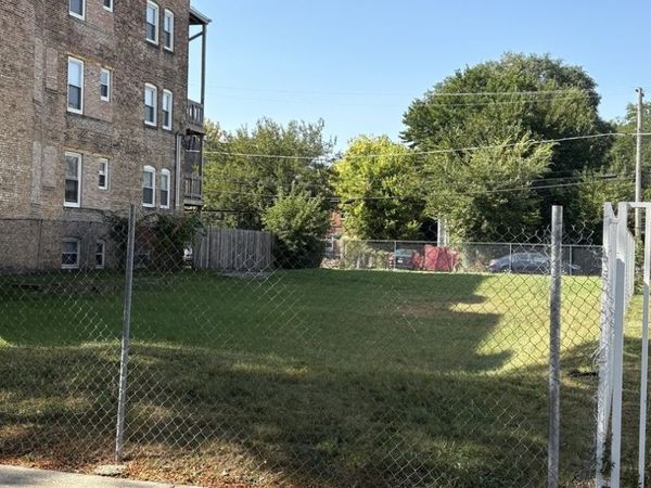 4524 S Michigan Avenue, Chicago, IL 60653