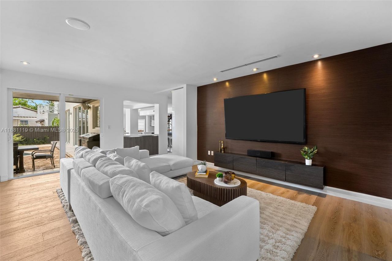 575 Bay Point Rd, Miami, FL 33137 Photo