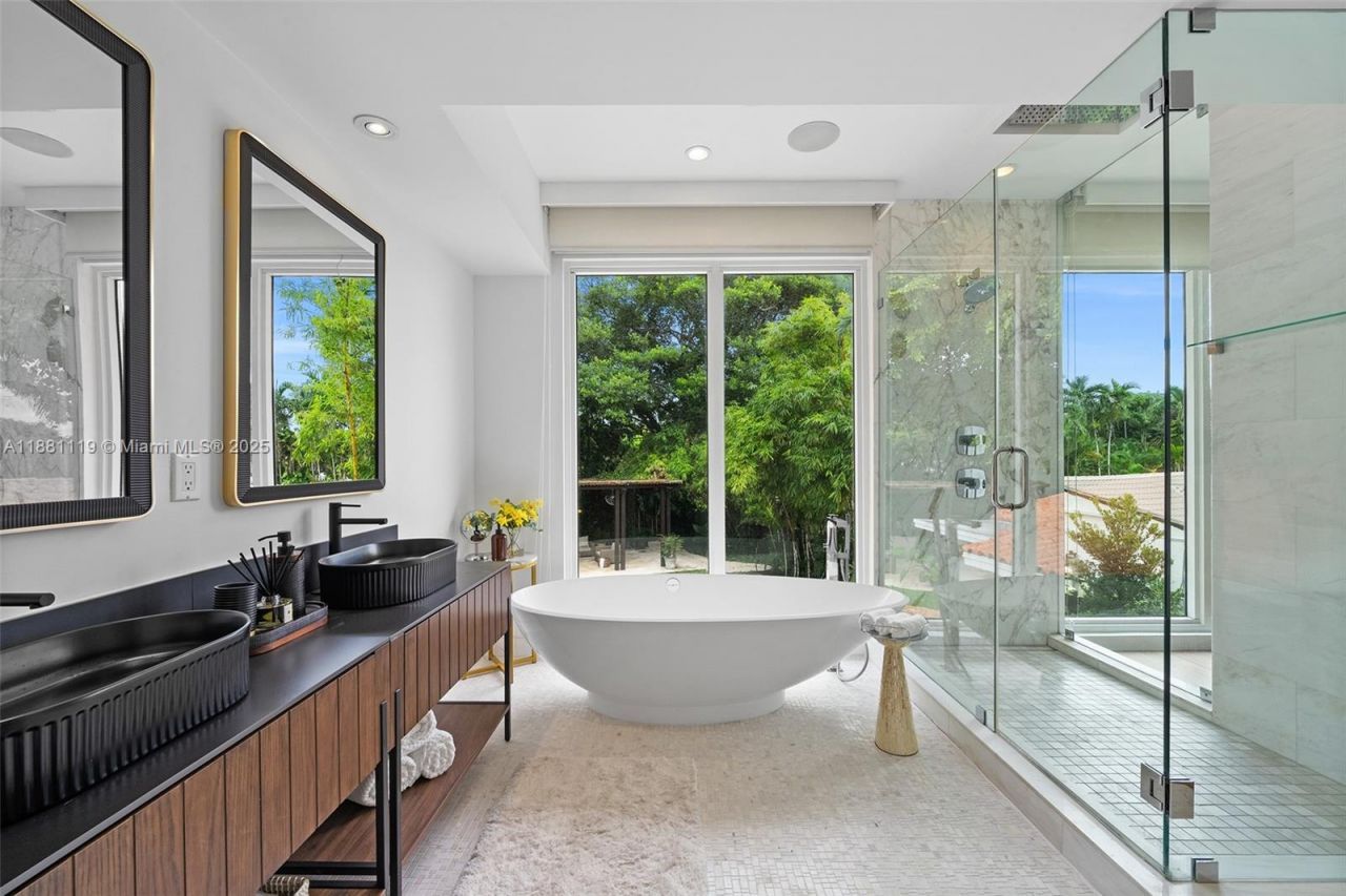 575 Bay Point Rd, Miami, FL 33137 Photo