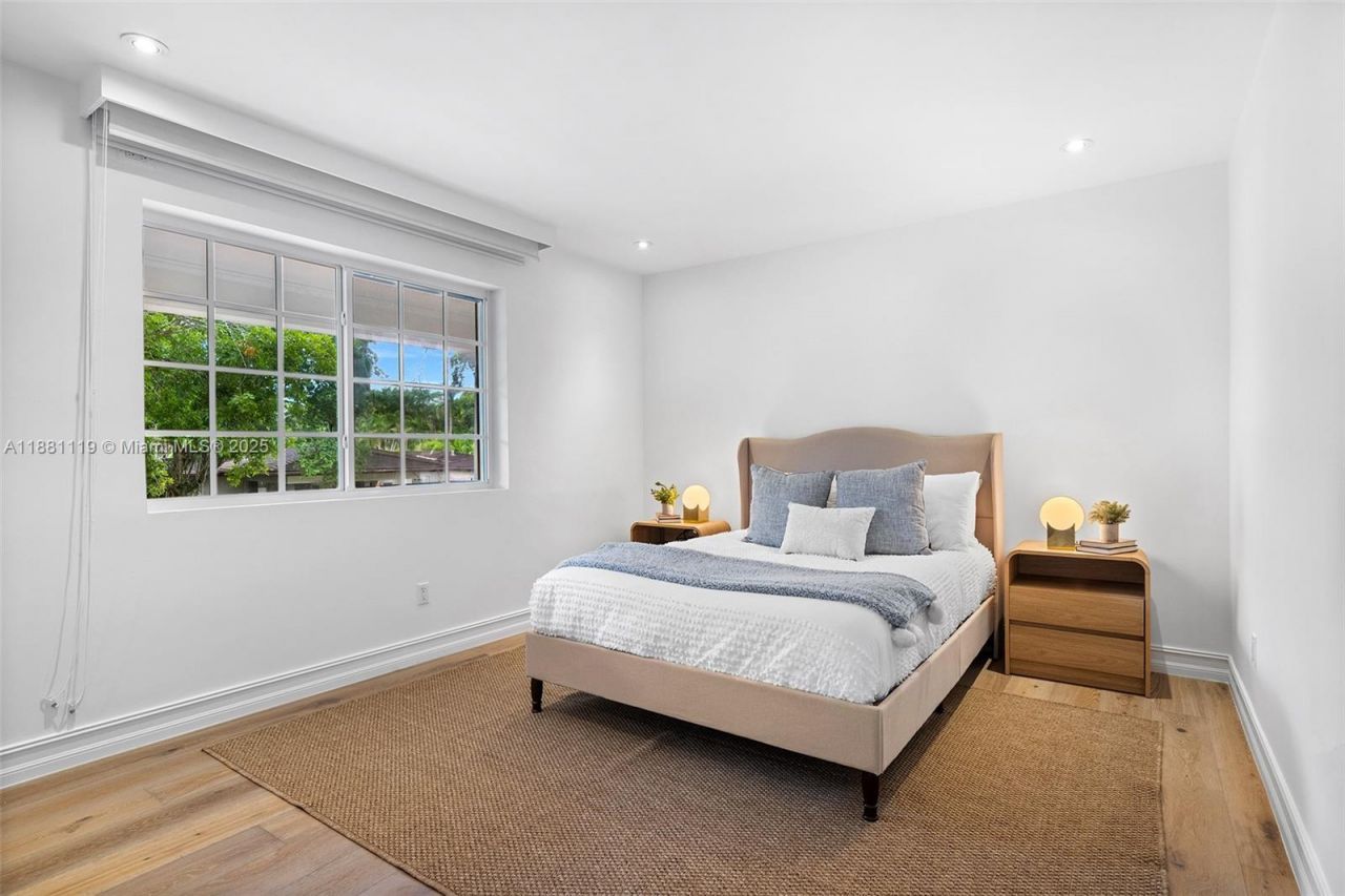 575 Bay Point Rd, Miami, FL 33137 Photo