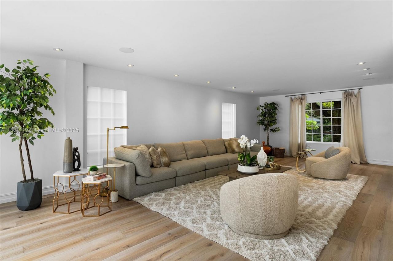 575 Bay Point Rd, Miami, FL 33137 Photo