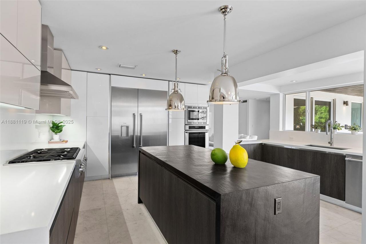 575 Bay Point Rd, Miami, FL 33137 Photo