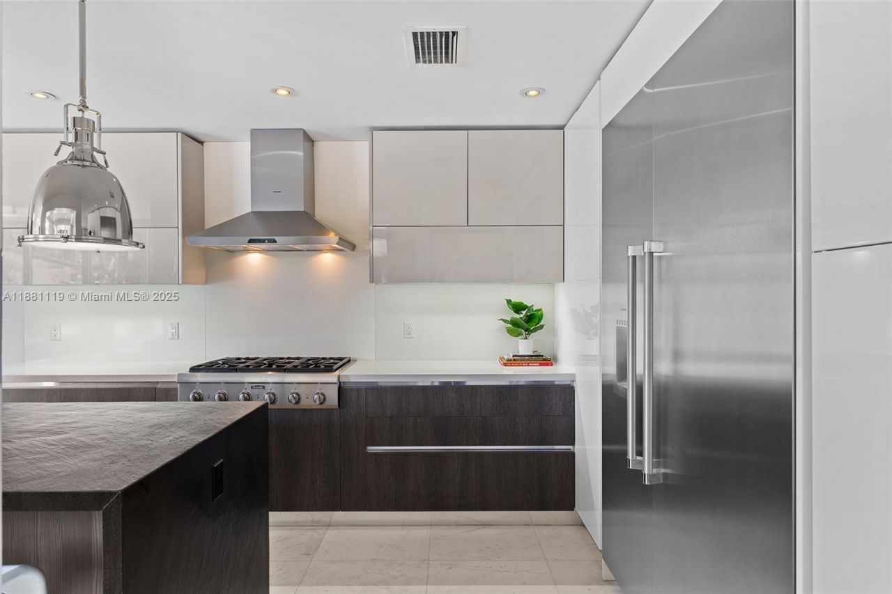 575 Bay Point Rd, Miami, FL 33137 Photo