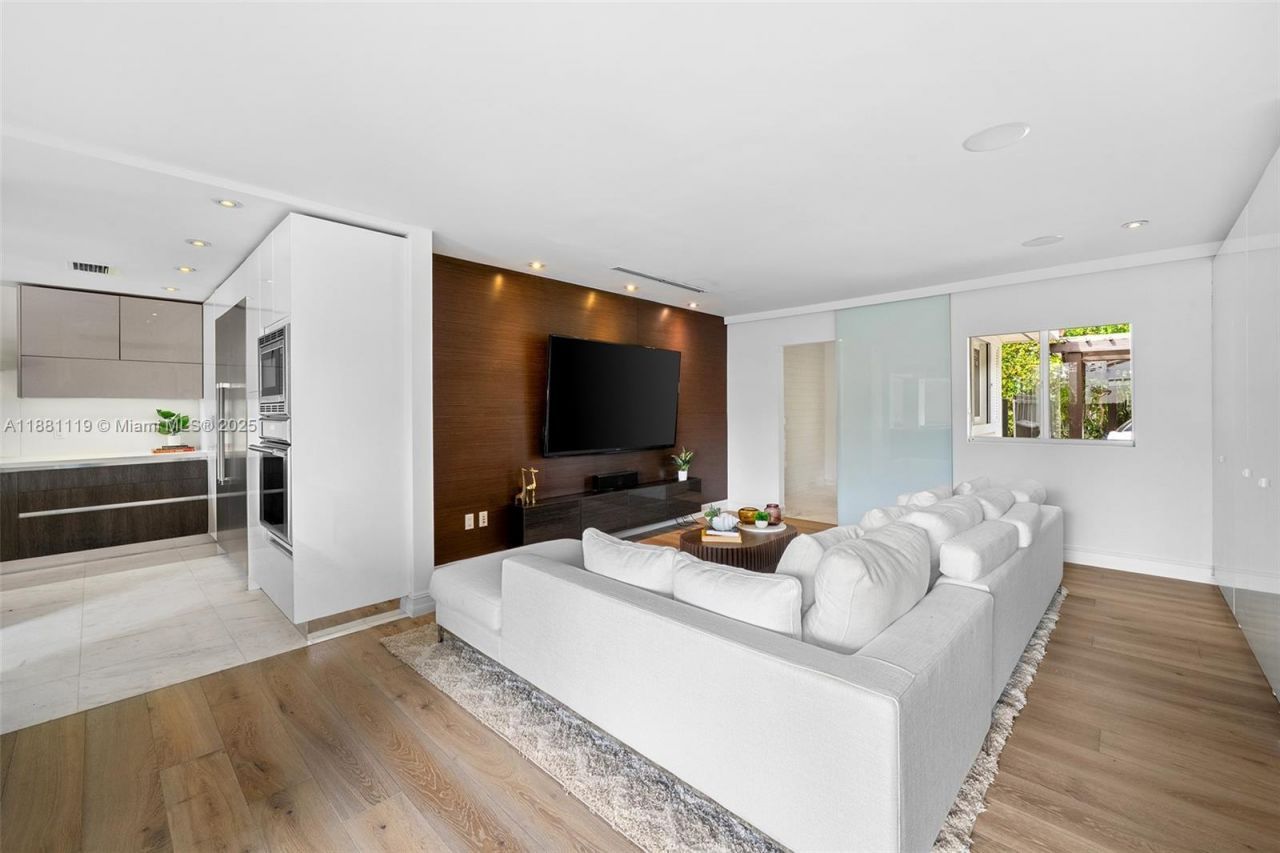 575 Bay Point Rd, Miami, FL 33137 Photo