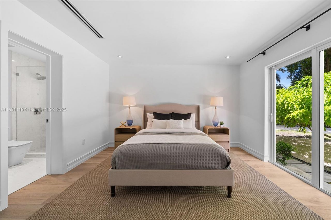 575 Bay Point Rd, Miami, FL 33137 Photo