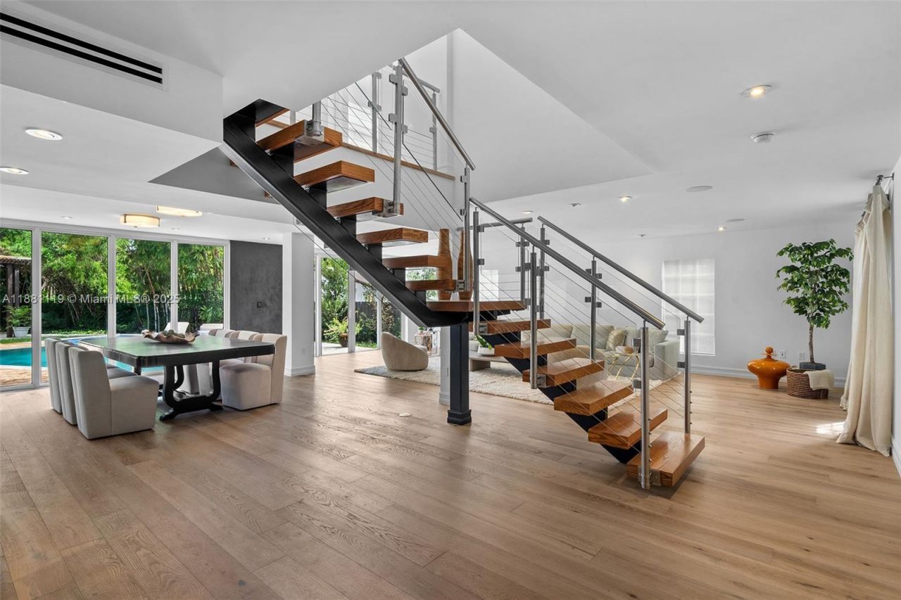 575 Bay Point Rd, Miami, FL 33137 Photo