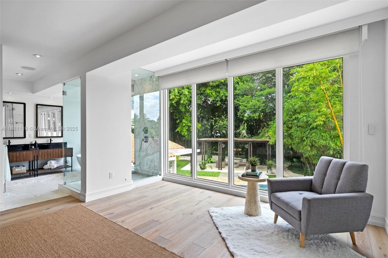 575 Bay Point Rd, Miami, FL 33137 Photo