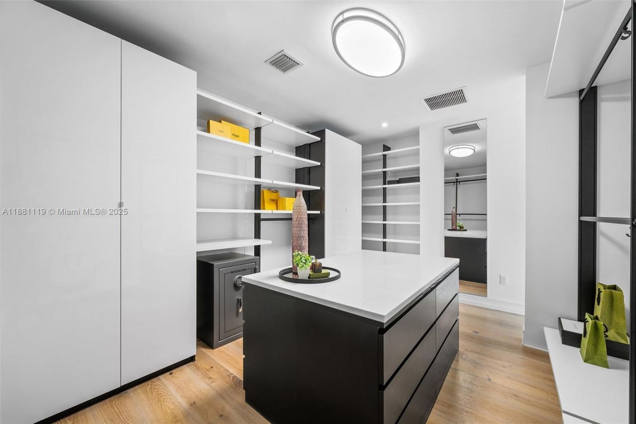 575 Bay Point Rd, Miami, FL 33137 Photo