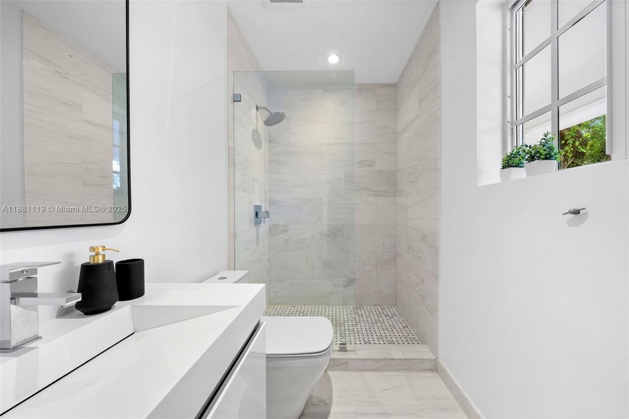 575 Bay Point Rd, Miami, FL 33137 Photo