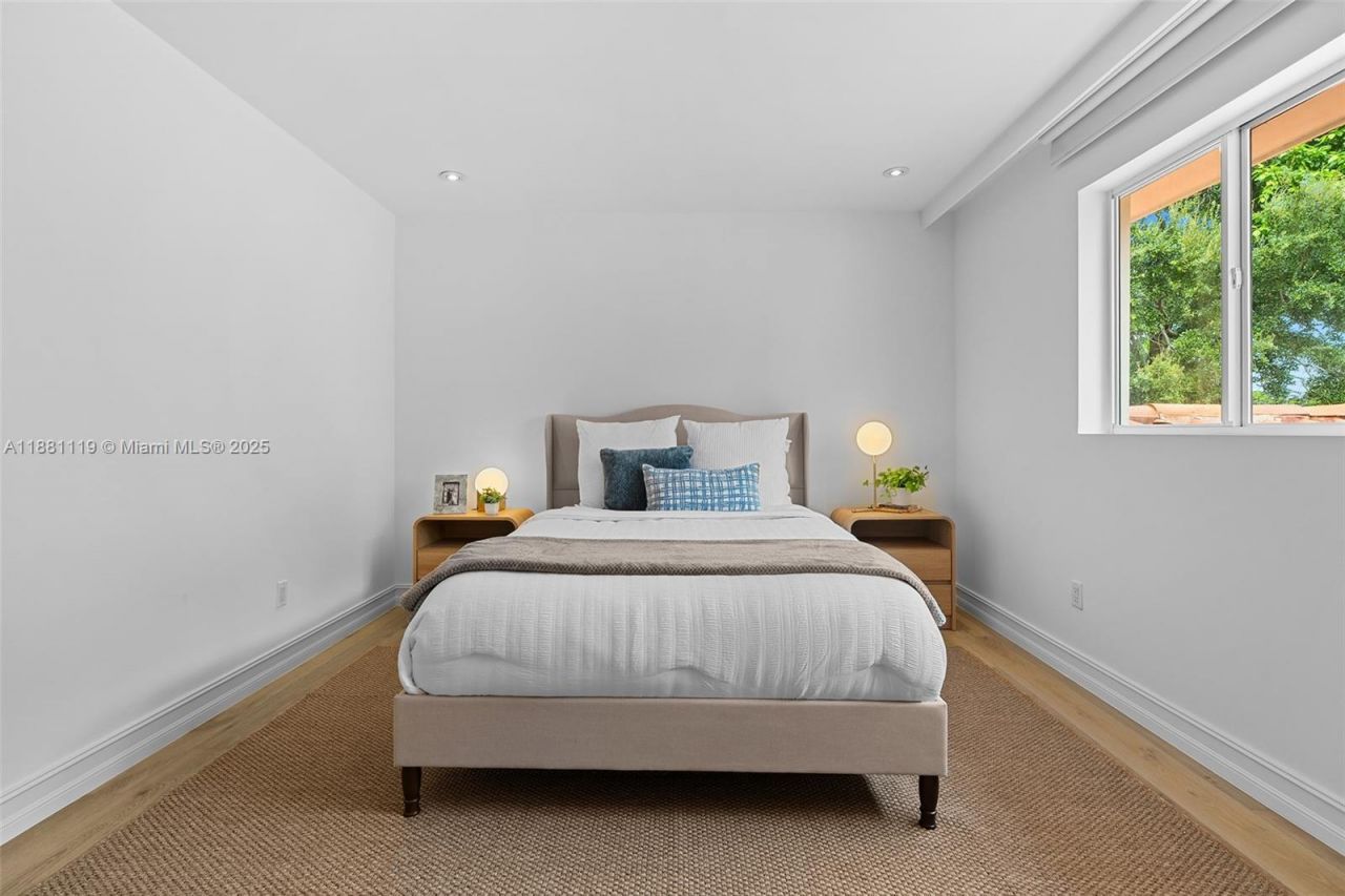 575 Bay Point Rd, Miami, FL 33137 Photo