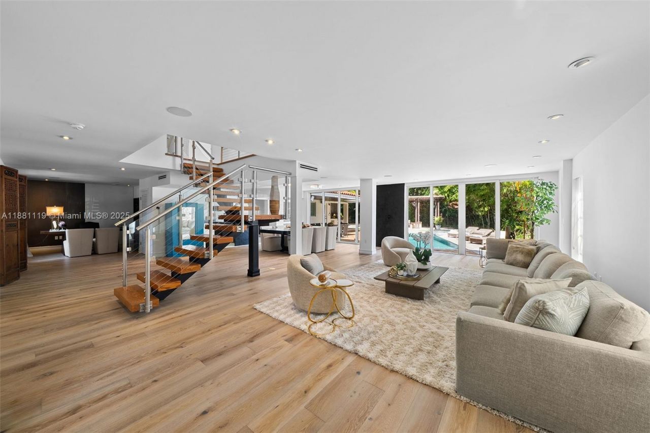 575 Bay Point Rd, Miami, FL 33137 Photo