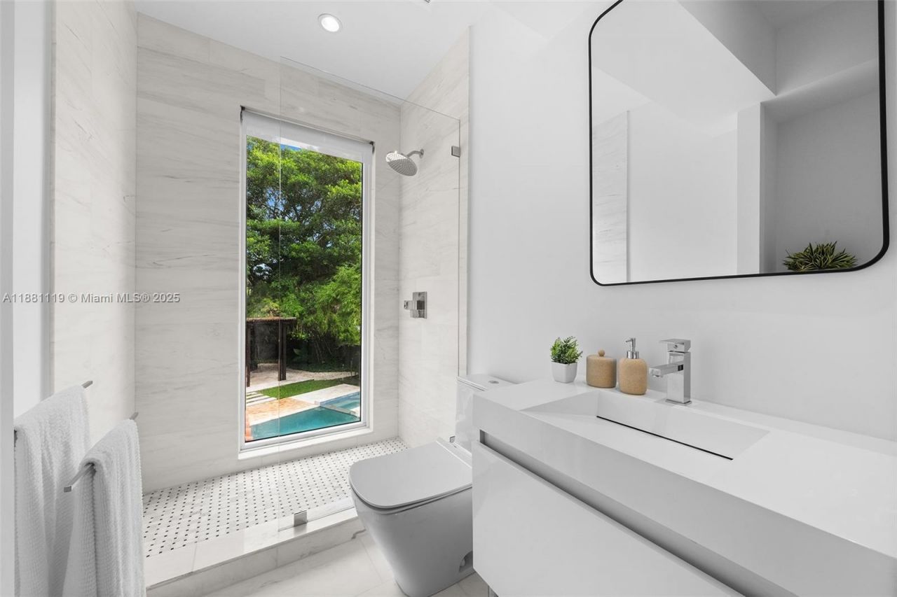 575 Bay Point Rd, Miami, FL 33137 Photo