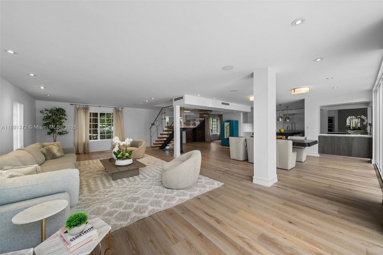 575 Bay Point Rd, Miami, FL 33137 Photo