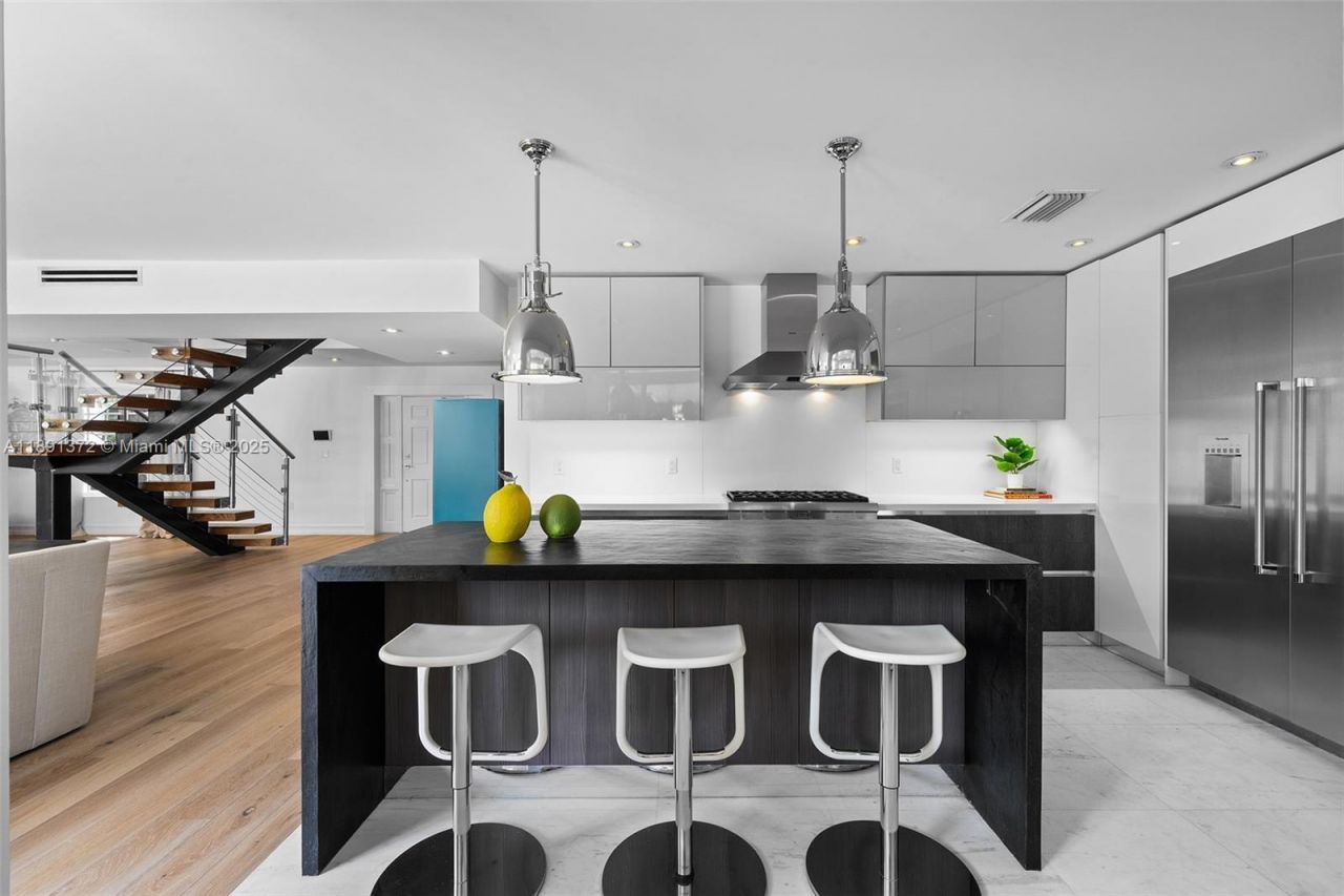 575 Bay Point Rd, Miami, FL 33137 Photo