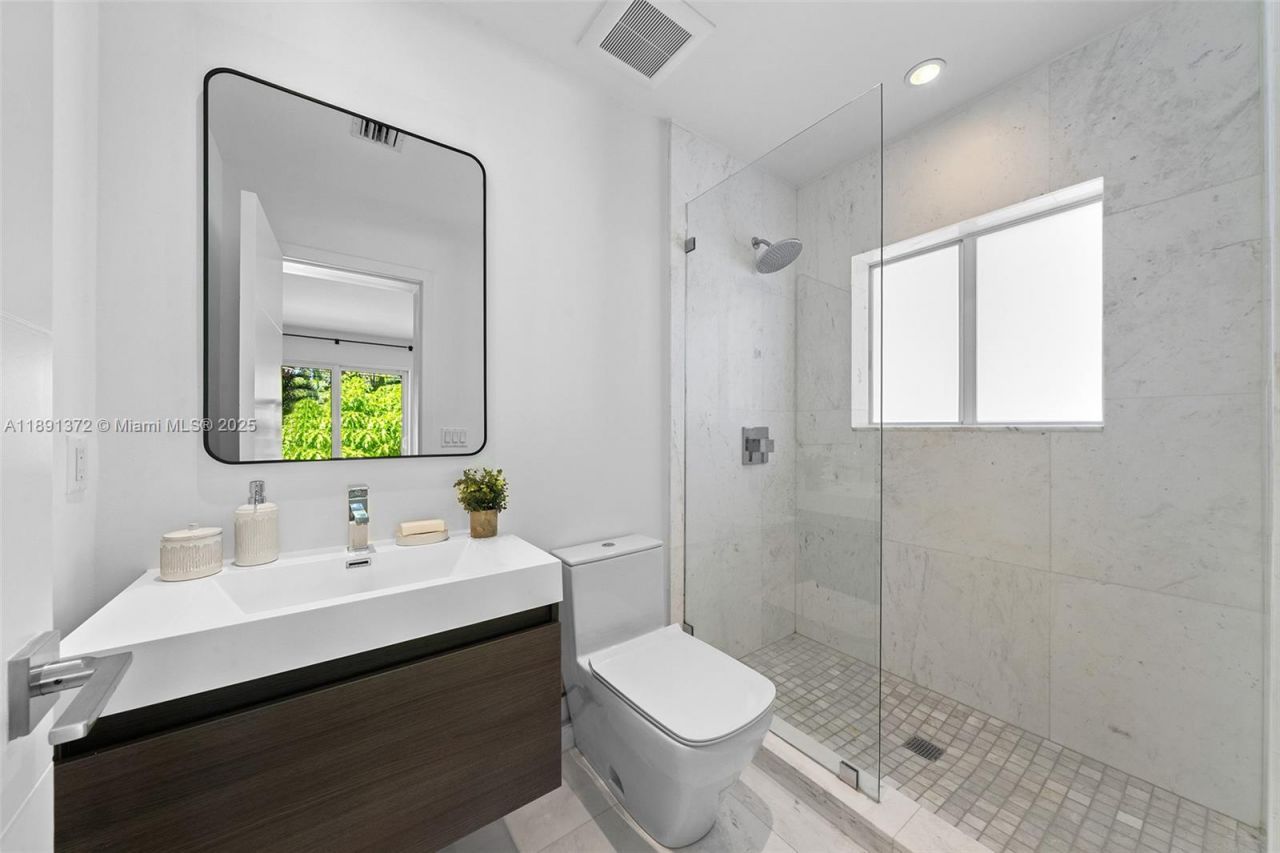 575 Bay Point Rd, Miami, FL 33137 Photo