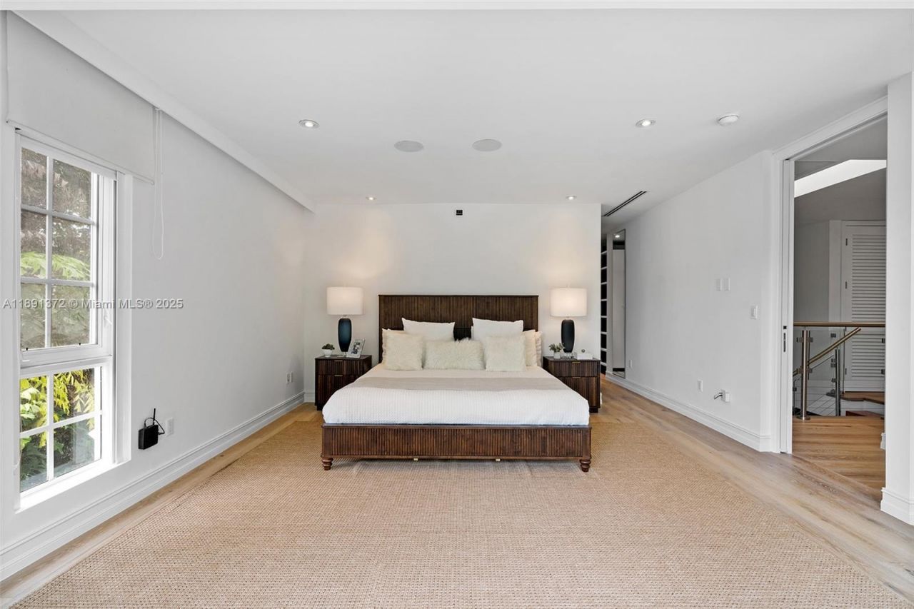 575 Bay Point Rd, Miami, FL 33137 Photo