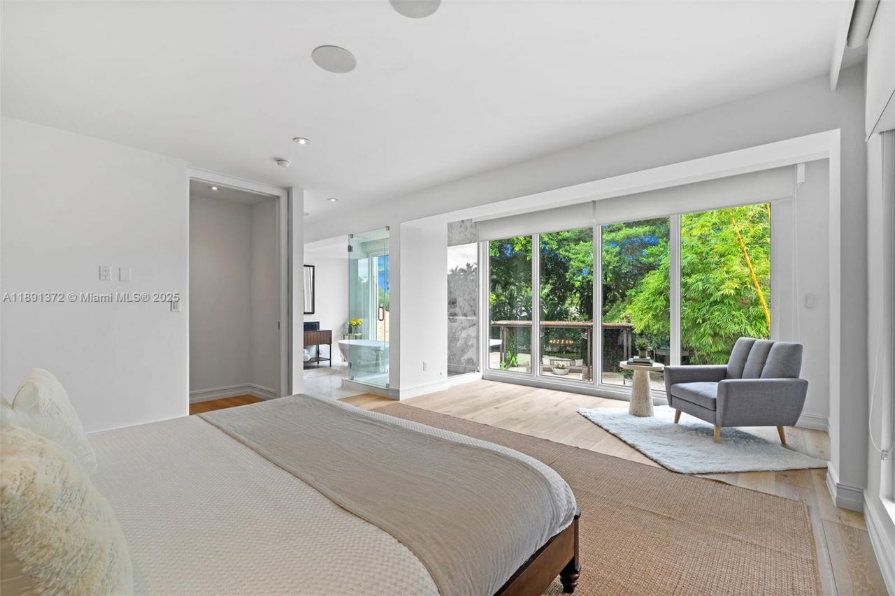 575 Bay Point Rd, Miami, FL 33137 Photo