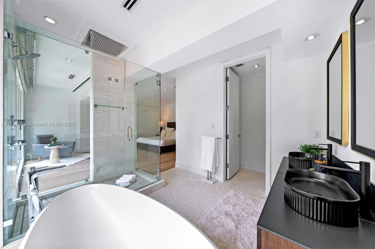 575 Bay Point Rd, Miami, FL 33137 Photo