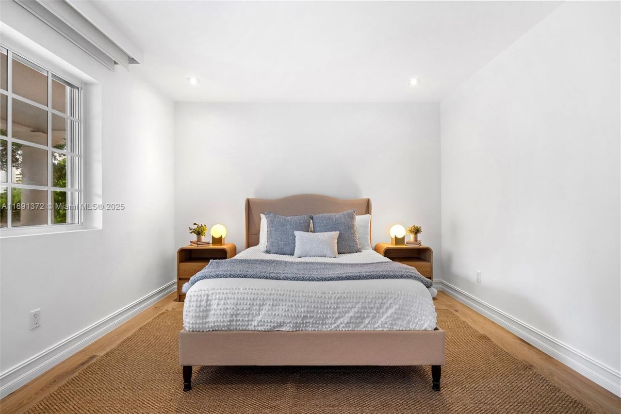 575 Bay Point Rd, Miami, FL 33137 Photo