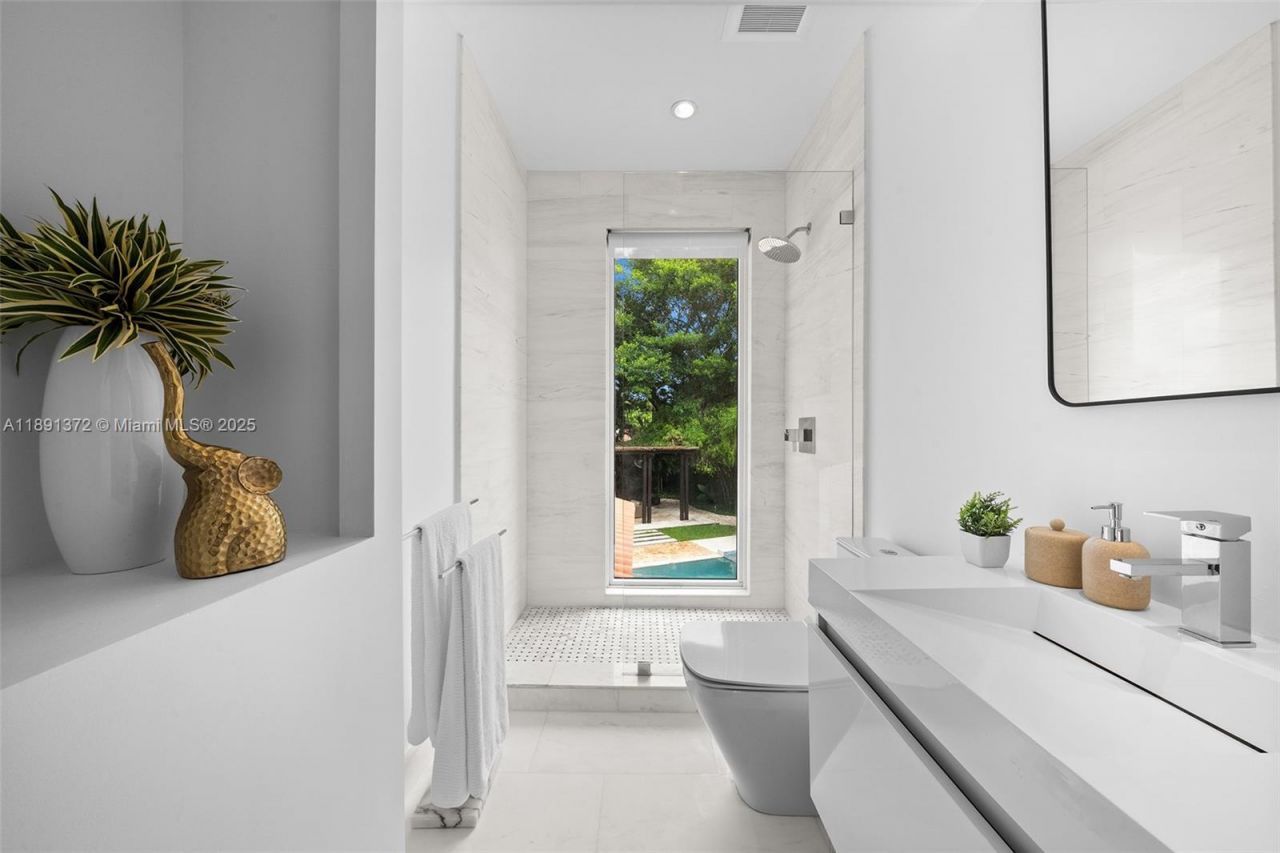 575 Bay Point Rd, Miami, FL 33137 Photo