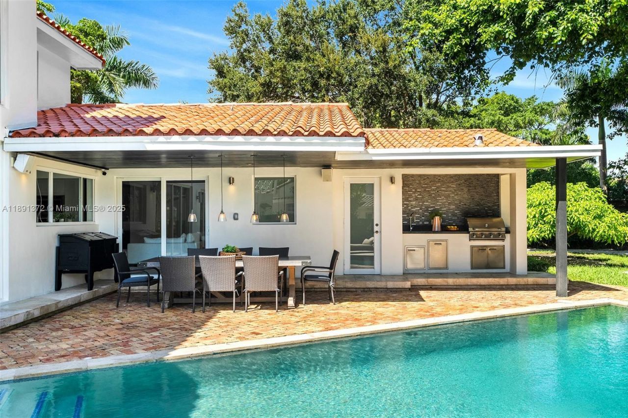 575 Bay Point Rd, Miami, FL 33137 Photo