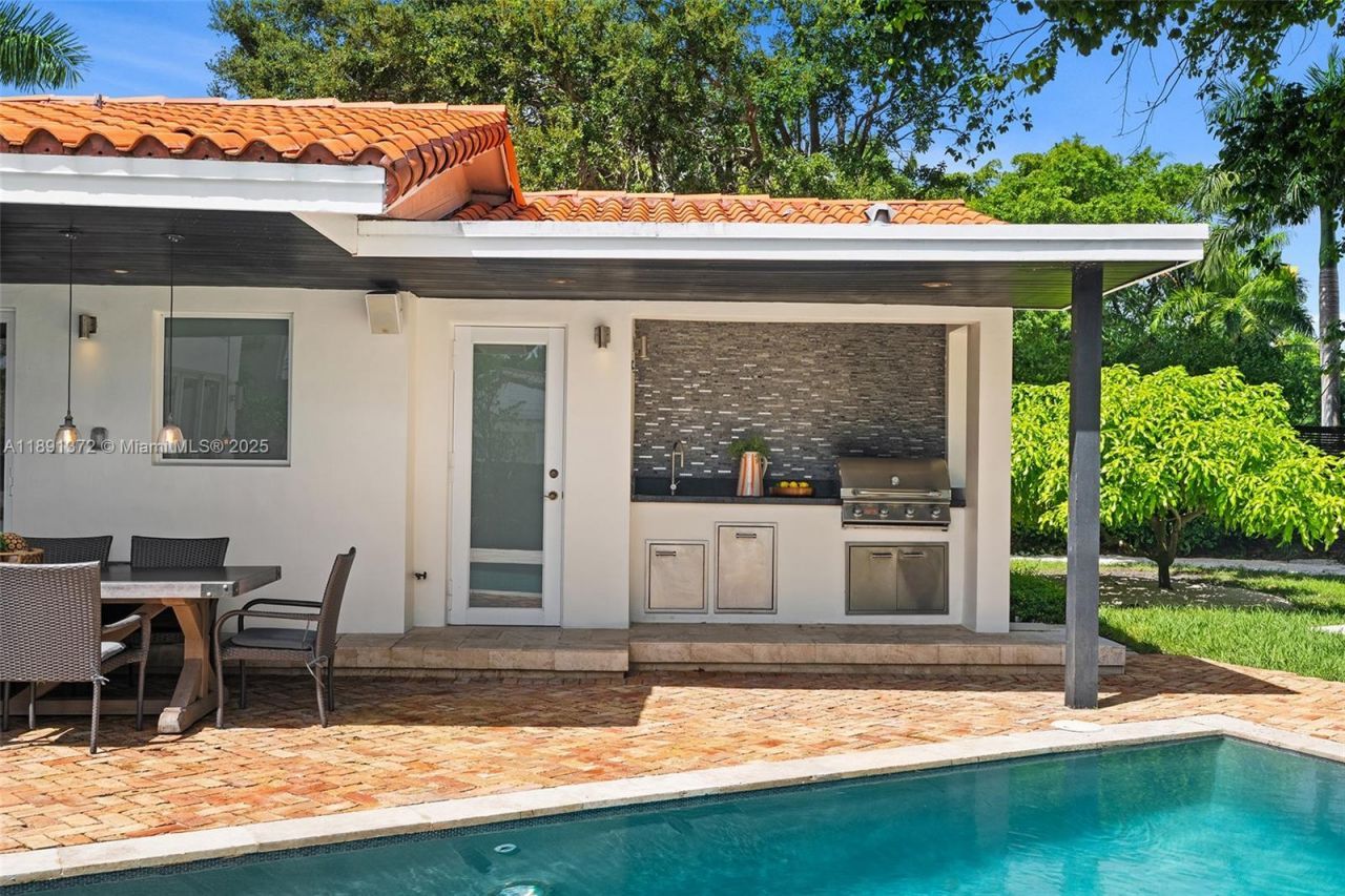 575 Bay Point Rd, Miami, FL 33137 Photo