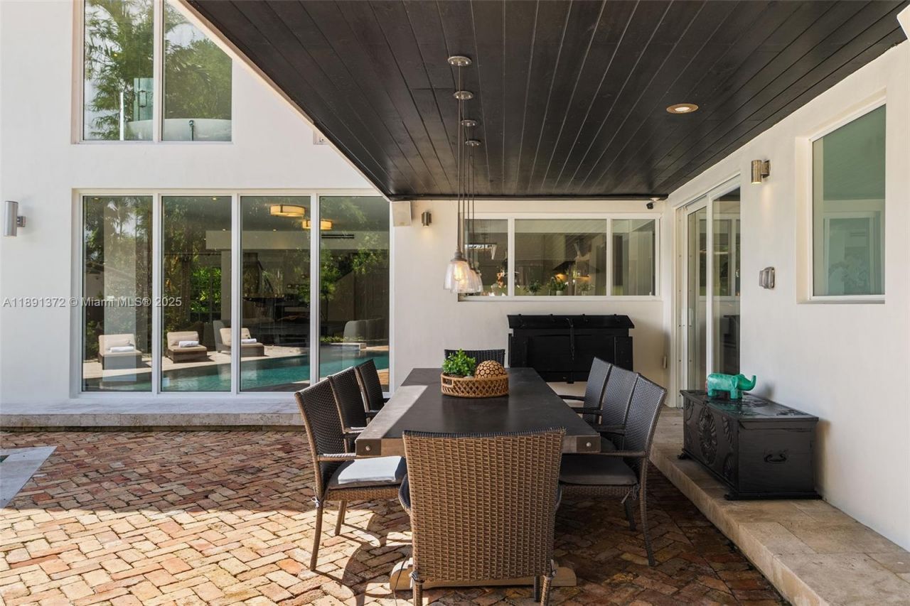 575 Bay Point Rd, Miami, FL 33137 Photo