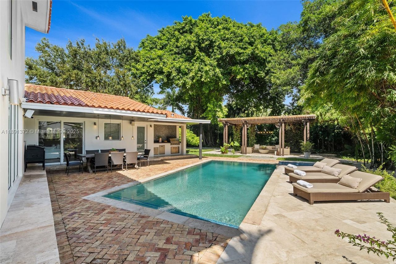 575 Bay Point Rd, Miami, FL 33137 Photo