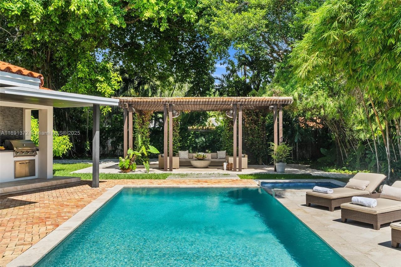 575 Bay Point Rd, Miami, FL 33137 Photo