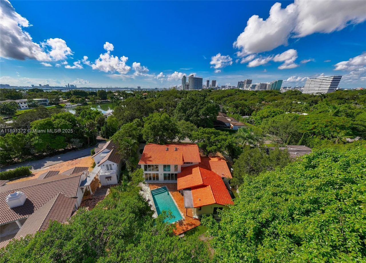 575 Bay Point Rd, Miami, FL 33137 Photo