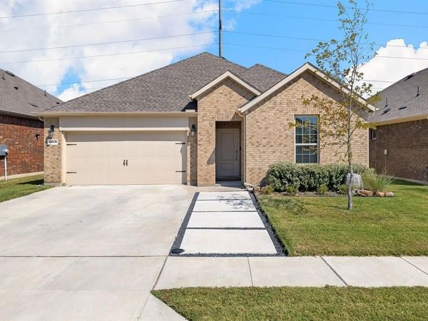 2818 Moccasin Lane, Aubrey, TX 76227