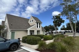 1041 Johnnie Dodds Boulevard photo 4