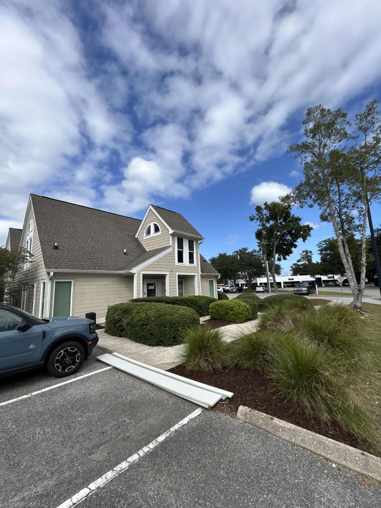 1041 Johnnie Dodds Boulevard Photo 5