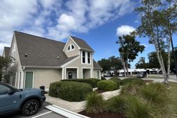 1041 Johnnie Dodds Boulevard photo 4